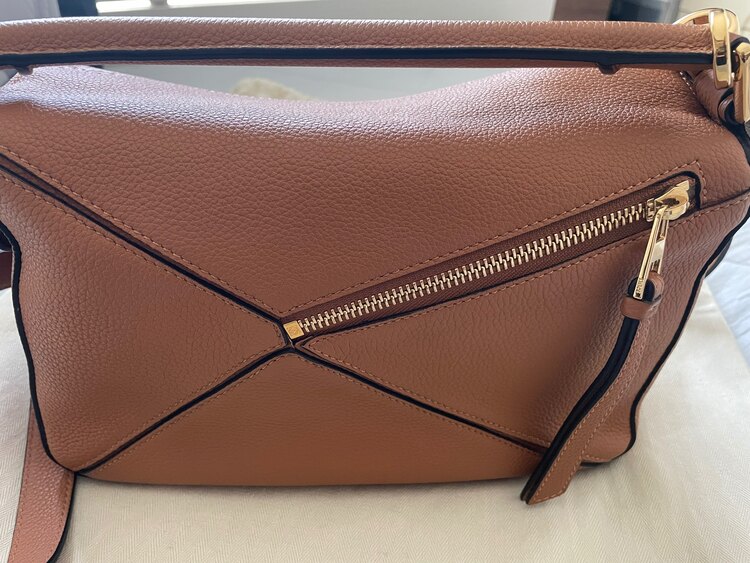 LOEWE ロエベ パズルバッグ スモール ソフトグレインカーフライトキャメル（ブランド財布・小物）の商品画像 - 査定依頼日：2025年5月7日 - 最高査定価格：125,000円