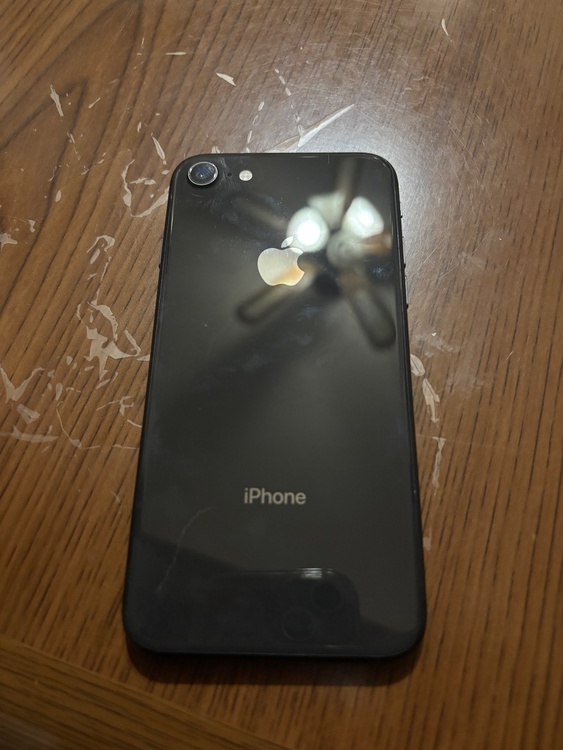 iPhone8 64GB docomo（スマホ）の商品画像 - 査定依頼日：2026年2月22日 - 最高査定価格：4,000円