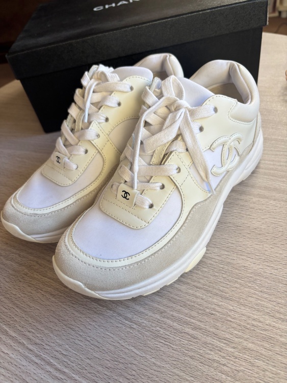 スニーカー（古着・ファッション）の商品画像 - 査定依頼日：2025年12月15日 - 最高査定価格：10,000円