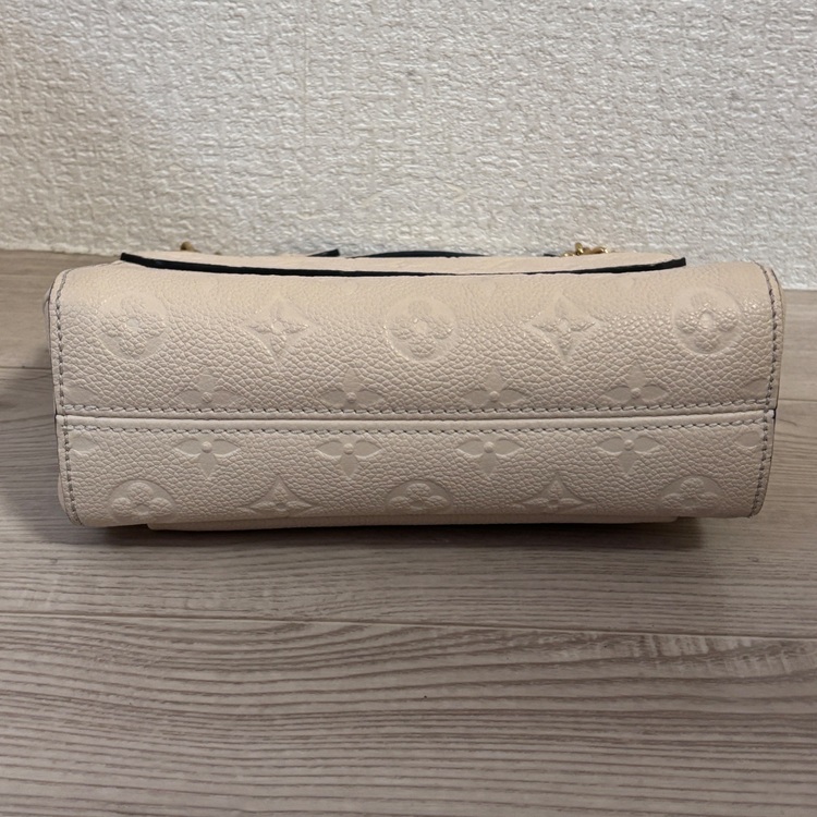 ヴァヴァンBB　モノグラム　アンプラント クレーム　M44553（ブランドバッグ）の商品画像 - 査定依頼日：2025年9月18日 - 最高査定価格：180,000円