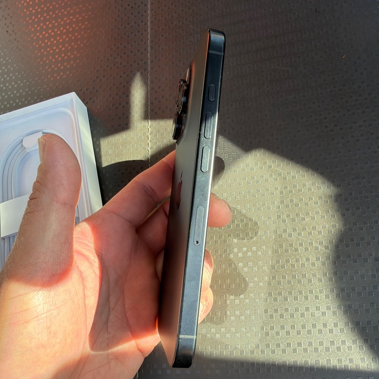 iPhone 16 Pro 256GB Softbank（スマホ）の商品画像 - 査定依頼日：2025年12月10日 - 最高査定価格：124,000円