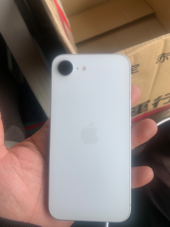 iPhone 16e 128GB Softbank（スマホ）の商品画像 - 査定依頼日：2026年2月17日 - 最高査定価格：69,000円