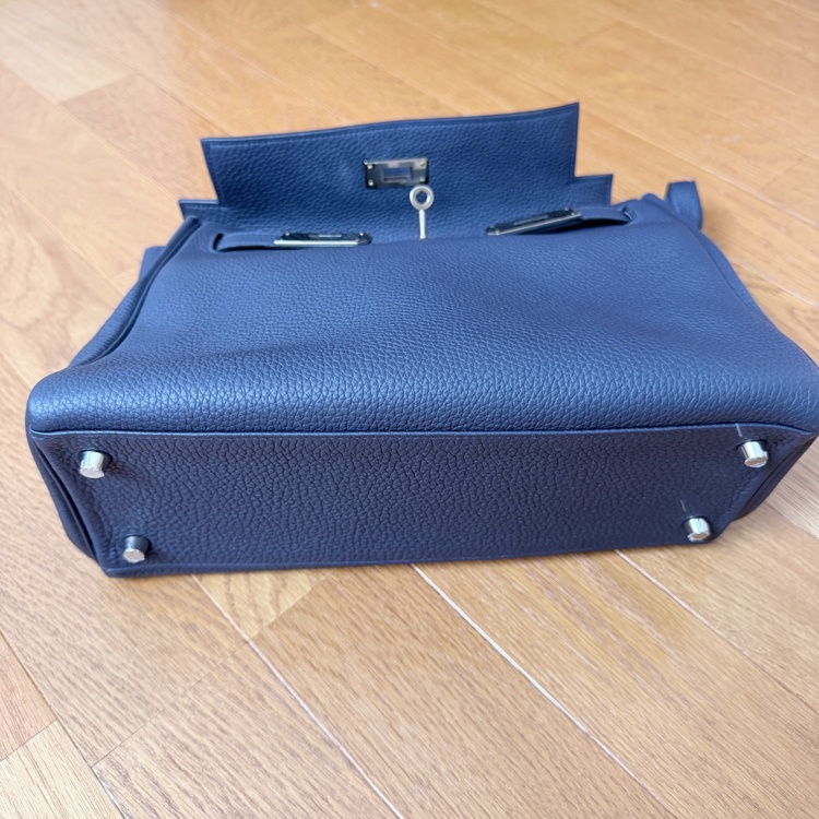 HERMES エルメス ケリー 内縫い ネイビーシルバー金具　28（ブランドバッグ）の商品画像 - 査定依頼日：2026年9月21日 - 最高査定価格：2,000,000円