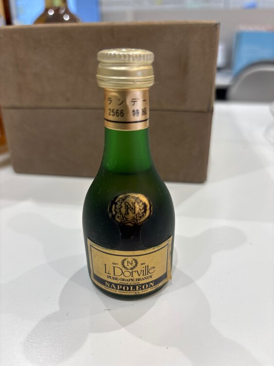 ナポレオン2566特級（お酒）の商品画像 - 査定依頼日：2025年5月15日 - 最高査定価格：1,000円