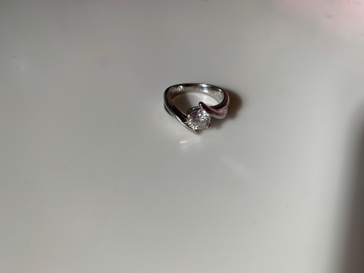 1ｶﾗｯﾄ天然ダイヤモンド（宝石）の商品画像 - 査定依頼日：2025年7月6日 - 最高査定価格：700,000円