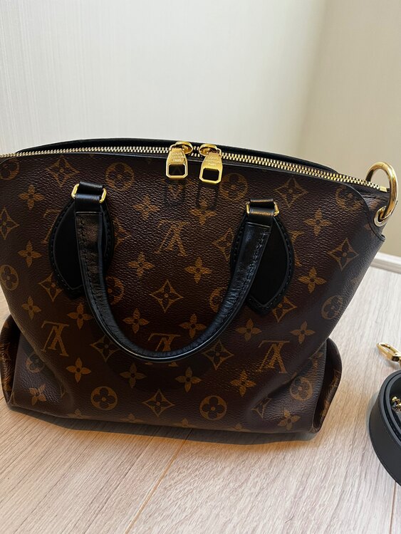 フラワージップトート（ブランドバッグ）の商品画像 - 査定依頼日：2025年1月5日 - 最高査定価格：130,000円