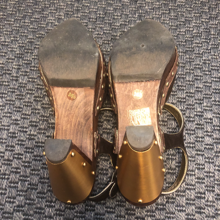 miu miuシューズ（古着・ファッション）の商品画像 - 査定依頼日：2021年6月1日