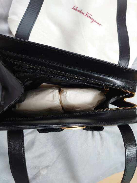 フェラガモ  （ブランドバッグ）の商品画像 - 査定依頼日：2025年3月16日 - 最高査定価格：20,000円