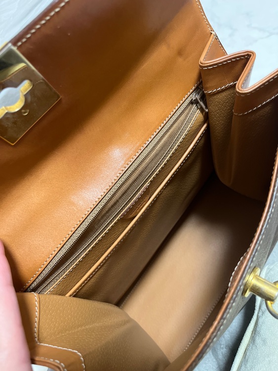 セリーヌ  （ブランドバッグ）の商品画像 - 査定依頼日：2025年11月9日 - 最高査定価格：20,000円