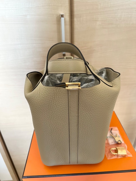 ピコタン18（ブランドバッグ）の商品画像 - 査定依頼日：2025年7月20日 - 最高査定価格：590,000円