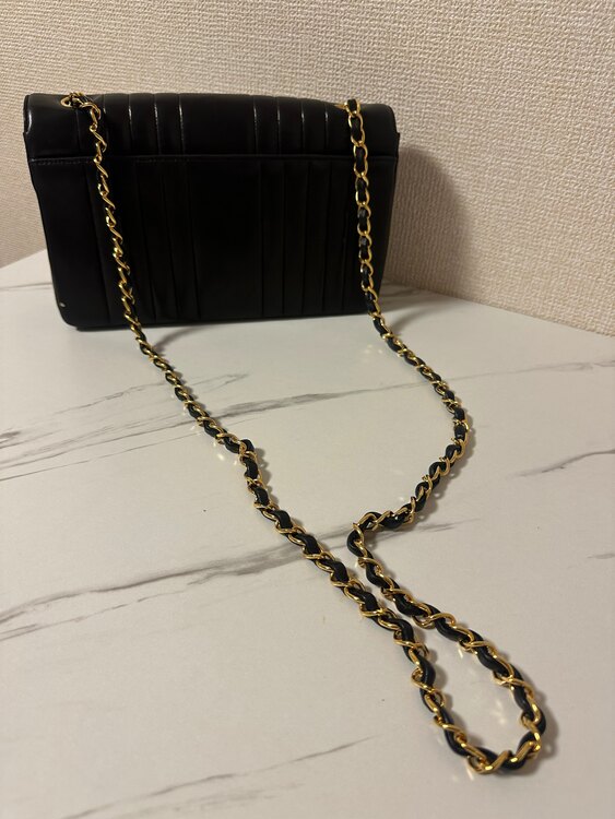 マドモアゼルラムスキン（ブランドバッグ）の商品画像 - 査定依頼日：2025年3月31日 - 最高査定価格：300,000円