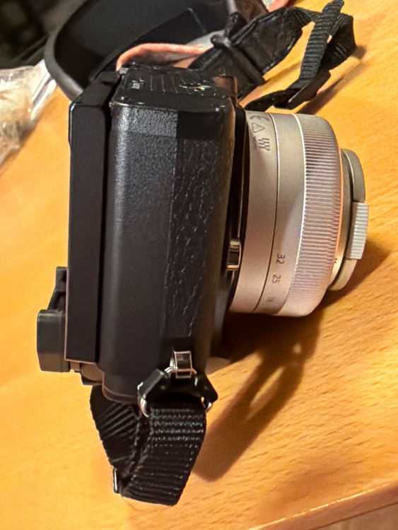 OLYMPUS OM-D E-M10（カメラ）の商品画像 - 査定依頼日：2026年5月10日 - 最高査定価格：20,100円