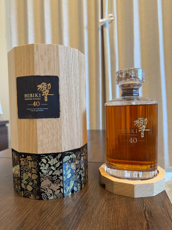 ウイスキー サントリー響 （お酒）の商品画像 - 査定依頼日：2025年5月27日 - 最高査定価格：4,400,000円