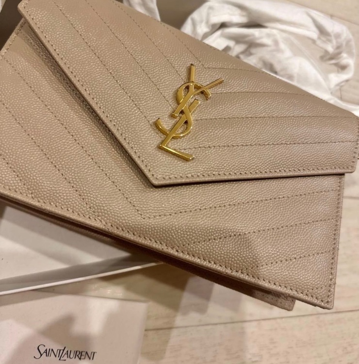 カサンドラエンベロープ　ダークベージュ（ブランドバッグ）の商品画像 - 査定依頼日：2025年10月25日 - 最高査定価格：145,000円