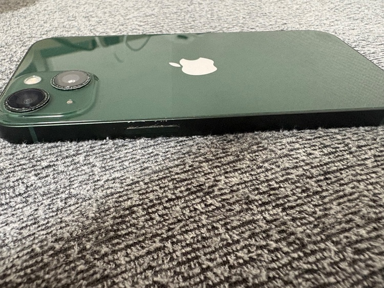 iPhone iPhone 13 128GB docomo（スマホ）の商品画像 - 査定依頼日：2026年9月23日 - 最高査定価格：31,000円