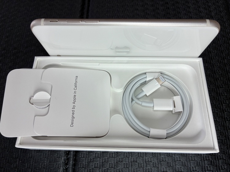 iPhoneSE第3世代64GBスターライト（スマホ）の商品画像 - 査定依頼日：2026年4月17日 - 最高査定価格：20,000円