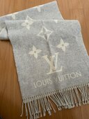 マフラー（古着・ファッション）の商品画像 - 査定依頼日：2025年2月20日 - 最高査定価格：50,000円