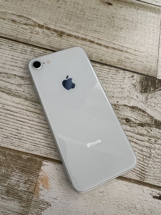 iPhone8 64GB docomo（スマホ）の商品画像 - 査定依頼日：2026年5月4日 - 最高査定価格：6,000円