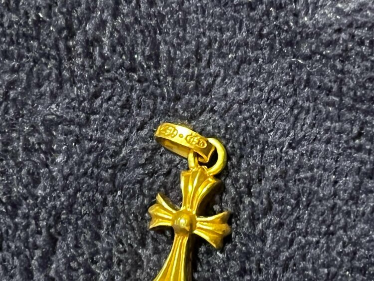 クロムハーツ ベイビーファット クロス 22k ゴールド チャーム（古着・ファッション）の商品画像 - 査定依頼日：2026年4月23日 - 最高査定価格：320,000円