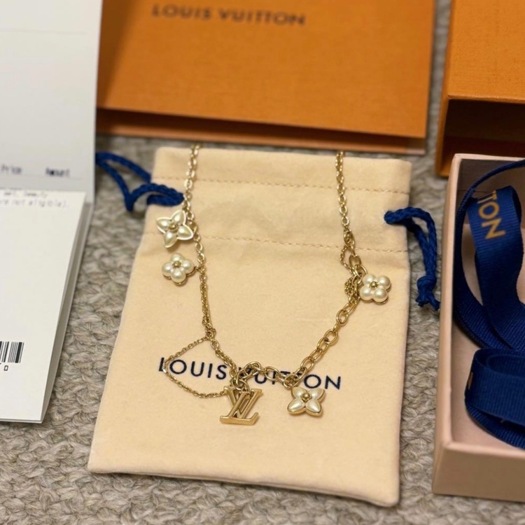 M03016 ネックレス・LV フローラグラム（ブランド財布・小物）の商品画像 - 査定依頼日：2025年12月15日 - 最高査定価格：35,000円