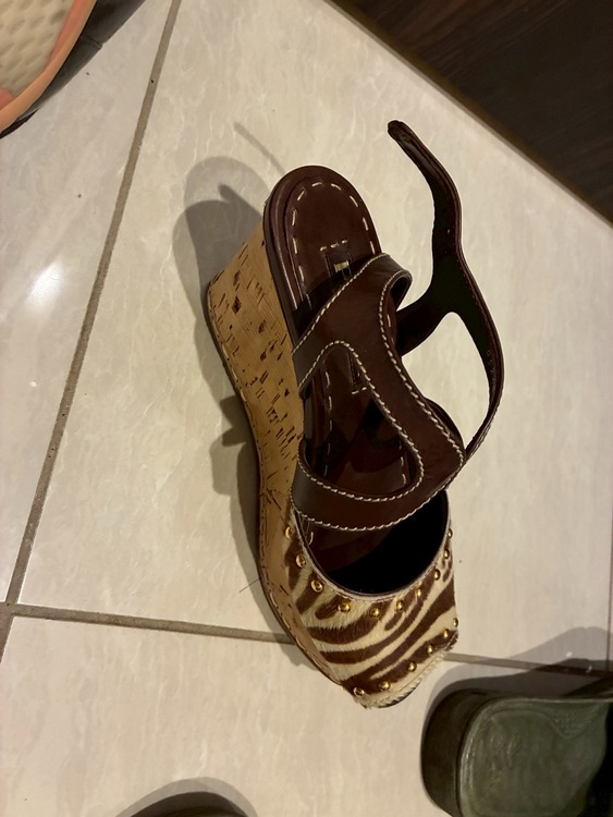 ハラコ×レザー スタッズ コルク サンダル（古着・ファッション）の商品画像 - 査定依頼日：2026年4月7日 - 最高査定価格：1,000円