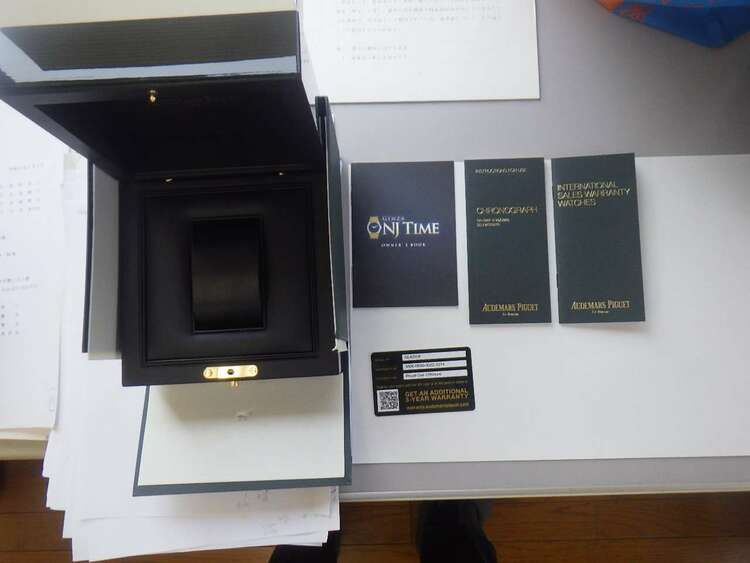 クロノグラフ26405NR.00.A002CA.01セラミックブラック44mｍ（高級時計）の商品画像 - 査定依頼日：2025年4月26日 - 最高査定価格：5,500,000円