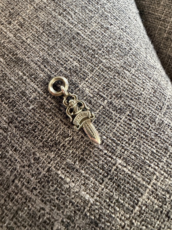 ダガーチャーム（古着・ファッション）の商品画像 - 査定依頼日：2025年12月20日 - 最高査定価格：90,000円