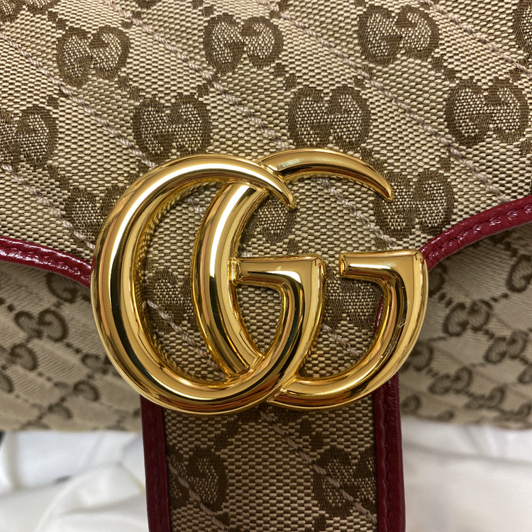 443497 HVKEG 8561（ブランドバッグ）の商品画像 - 査定依頼日：2021年10月6日 - 最高査定価格：160,000円