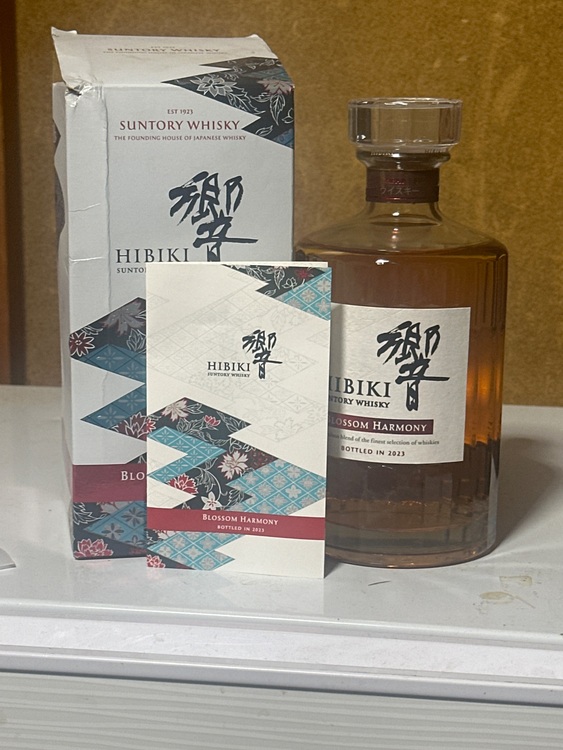 サントリー 響（お酒）の商品画像 - 査定依頼日：2025年8月22日 - 最高査定価格：17,000円