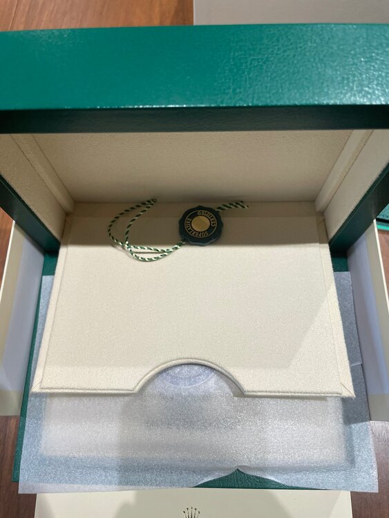 GMTマスター（高級時計）の商品画像 - 査定依頼日：2025年5月22日 - 最高査定価格：2,620,000円