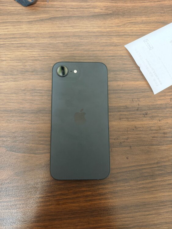 iPhone iPhone 16e 128GB SIMフリー（スマホ）の商品画像 - 査定依頼日：2026年9月13日 - 最高査定価格：67,000円