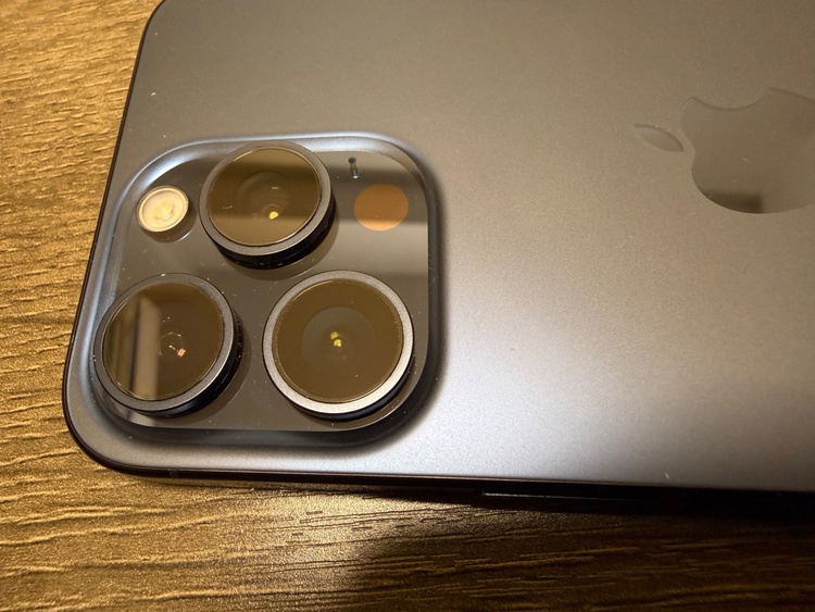 iPhone 15 Pro Max 1TB docomo（スマホ）の商品画像 - 査定依頼日：2026年4月7日 - 最高査定価格：125,000円