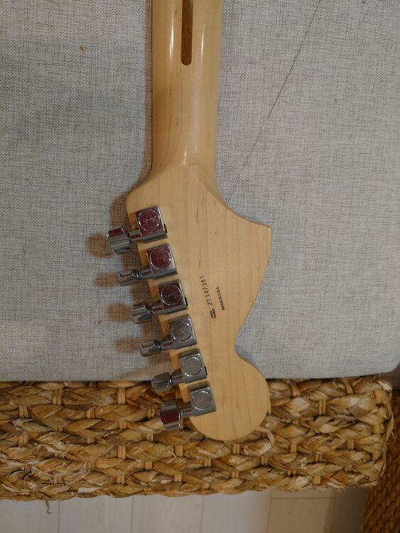 USA アメリカンデラックス　ストラスキャスト　2007（ピアノ・楽器・PA機材）の商品画像 - 査定依頼日：2025年10月16日 - 最高査定価格：110,000円