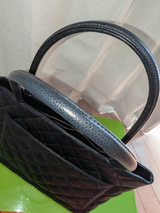 キャビアスキントートバッグ（ブランドバッグ）の商品画像 - 査定依頼日：2026年1月9日 - 最高査定価格：240,000円